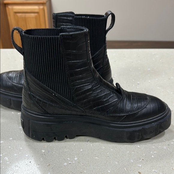 Sorel Caribou X Chelsea Boots - Picture 7 of 9